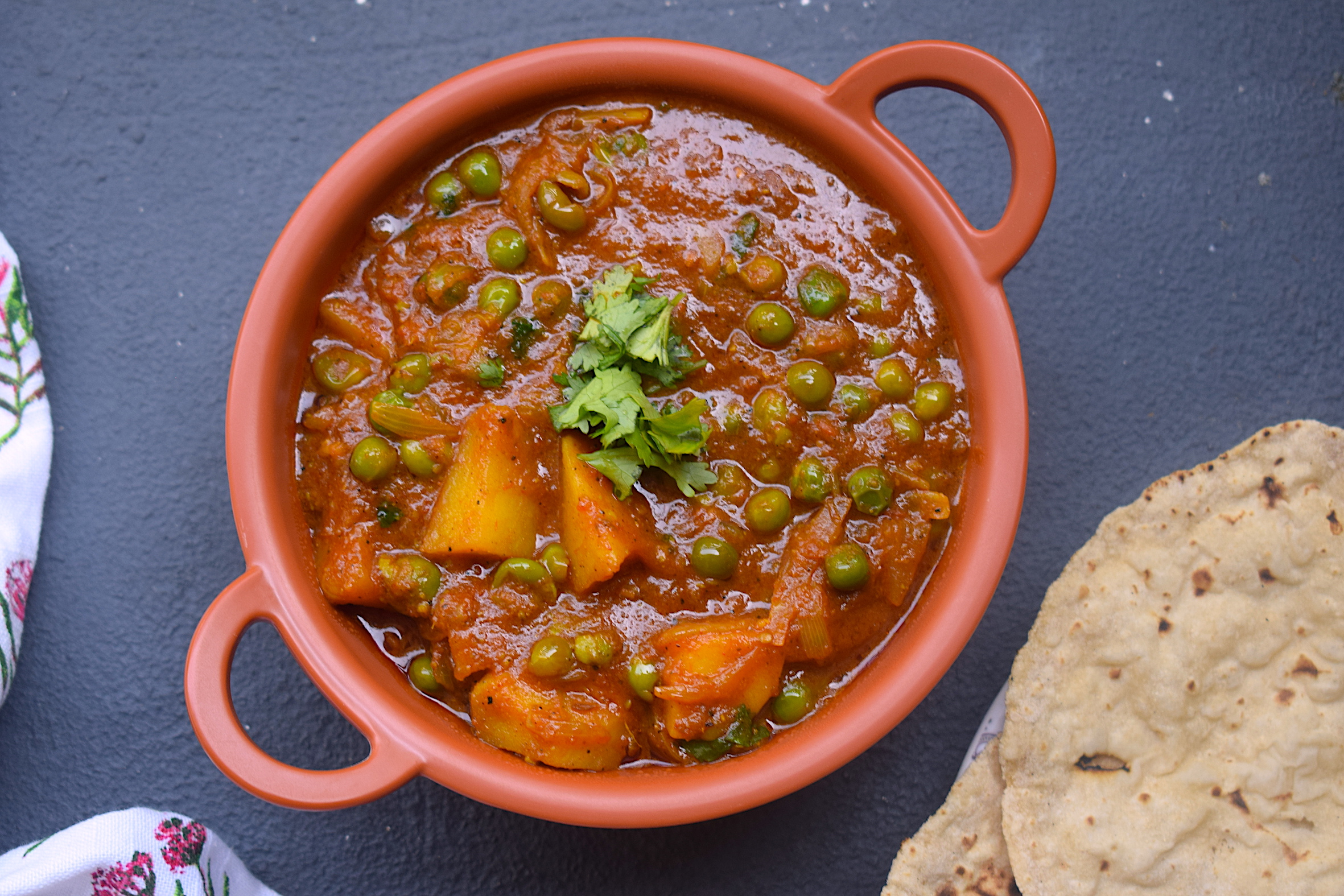 Pressure Cooker Alu Matar
