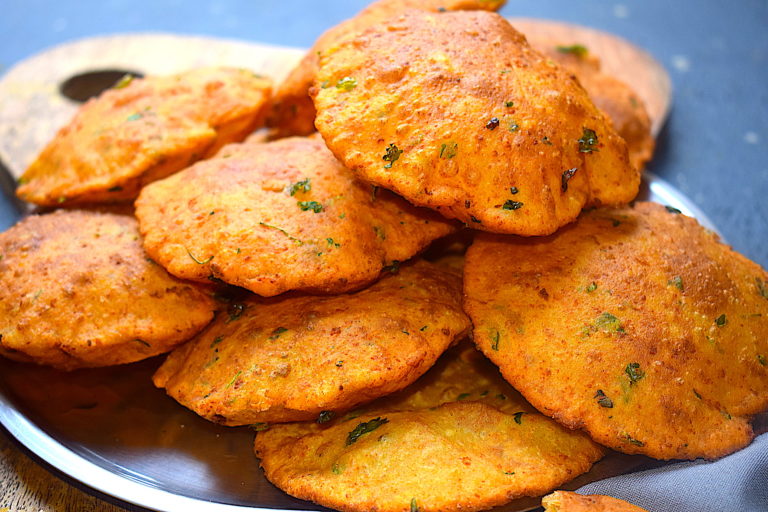 whole wheat paneer puris