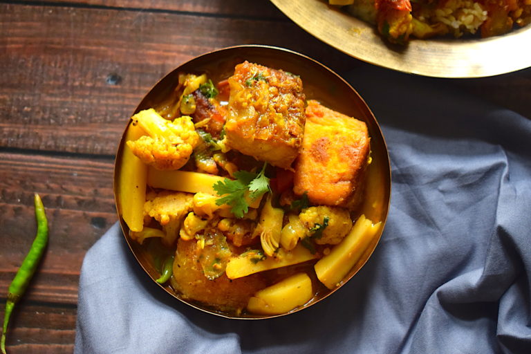 Assamese Fish Curry With Cauliflower & Potatoes | Assamese Recipes