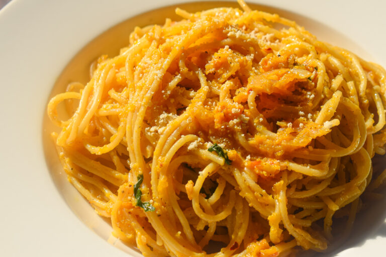 creamy vegan pumpkin pasta