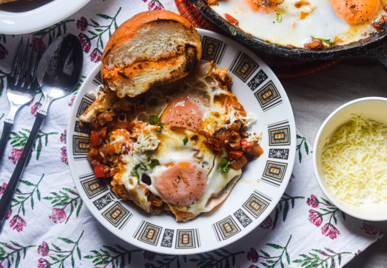 shakshuka in spicy pepper sauce