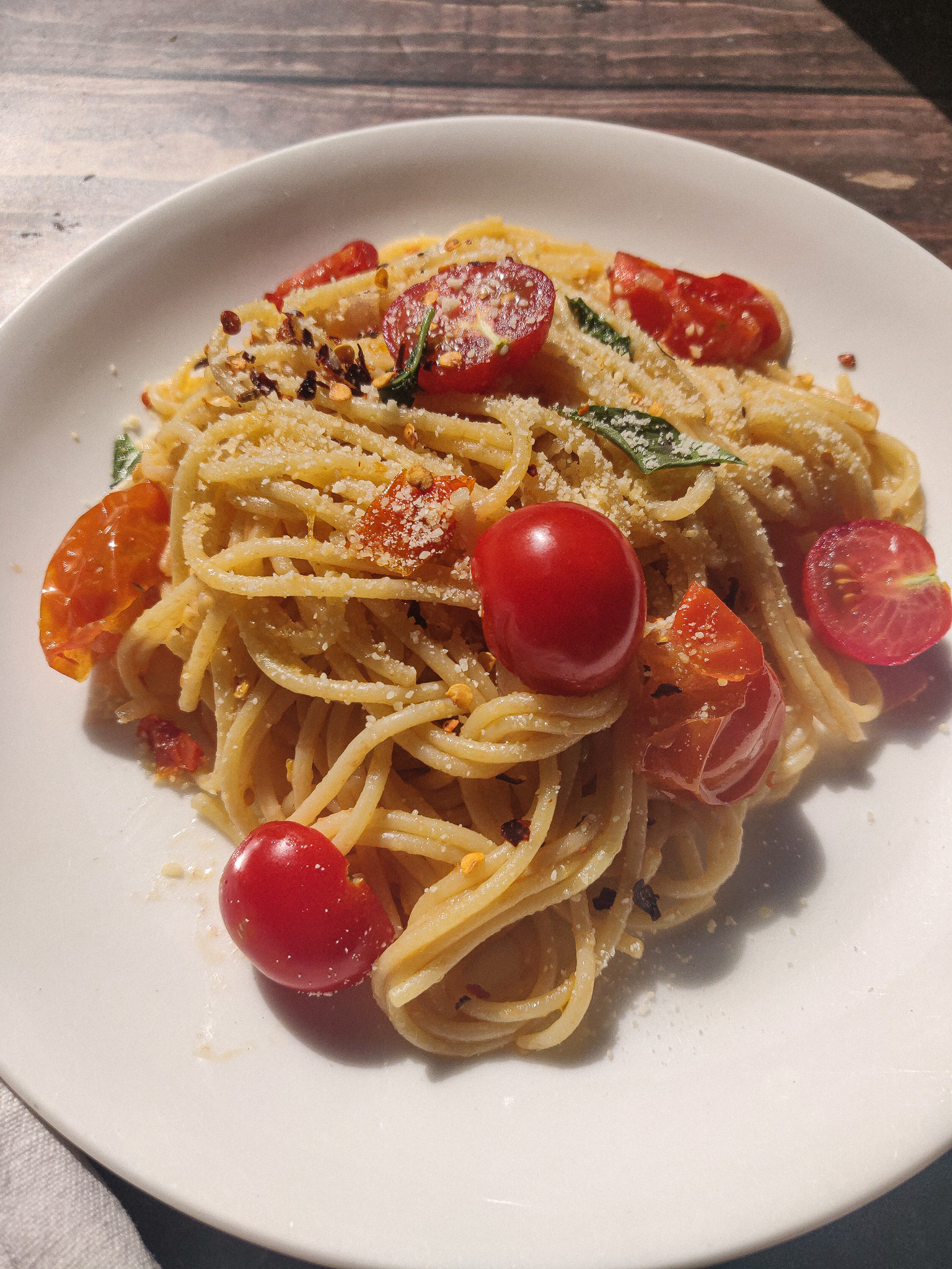 spaghetti in cherry tomato sauce