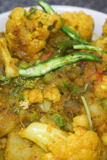 cauliflower potato curry